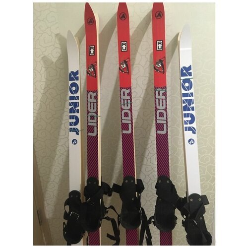 Лыжный детский комплект 120,130,140,150 см (деревянные лыжи, полужесткие крепления с пяткой, палки из стекловолокна)